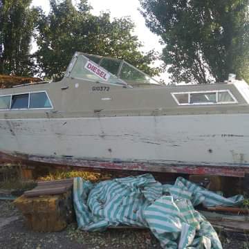 A dirty jgm madeira boat