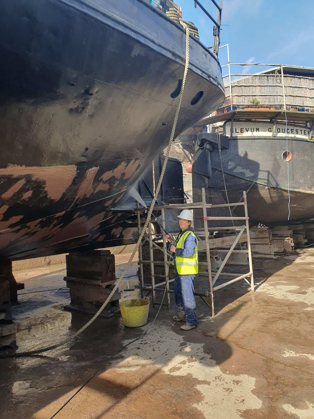 Patch Priming With Jotamastic 90 AL - Rust inhibiting marine quality primers. Anna co-owner of floating harbour studios getting stuck in.